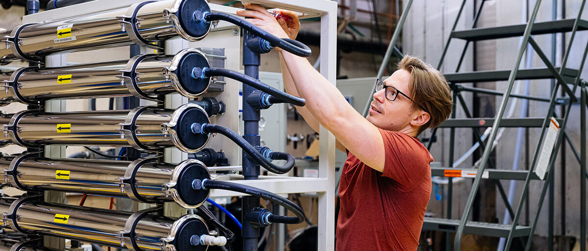 Leon working on the Eos experiment
