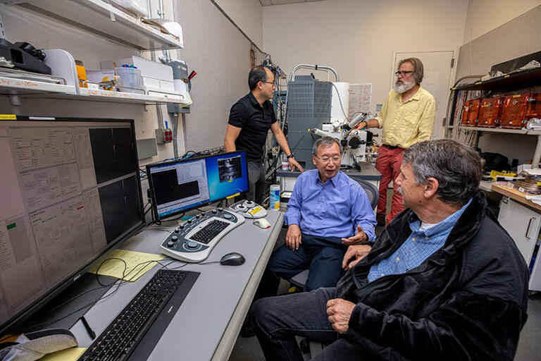 A group of scientists including Steven Louie and Alex Zettl at the Molecular Foundry at LBNL