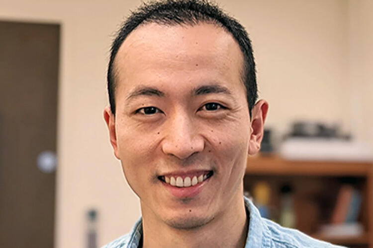 Eric Ma in a lab