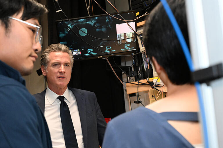 Gavin Newsom in the Stamper-Kurn Lab