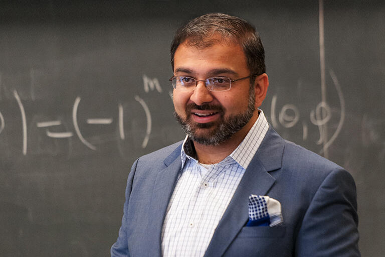 Professor Irfan Siddiqi teaching a class